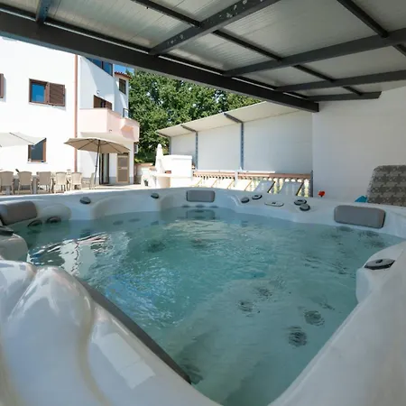 Lealeana In Pula,istrien Villa Póla
